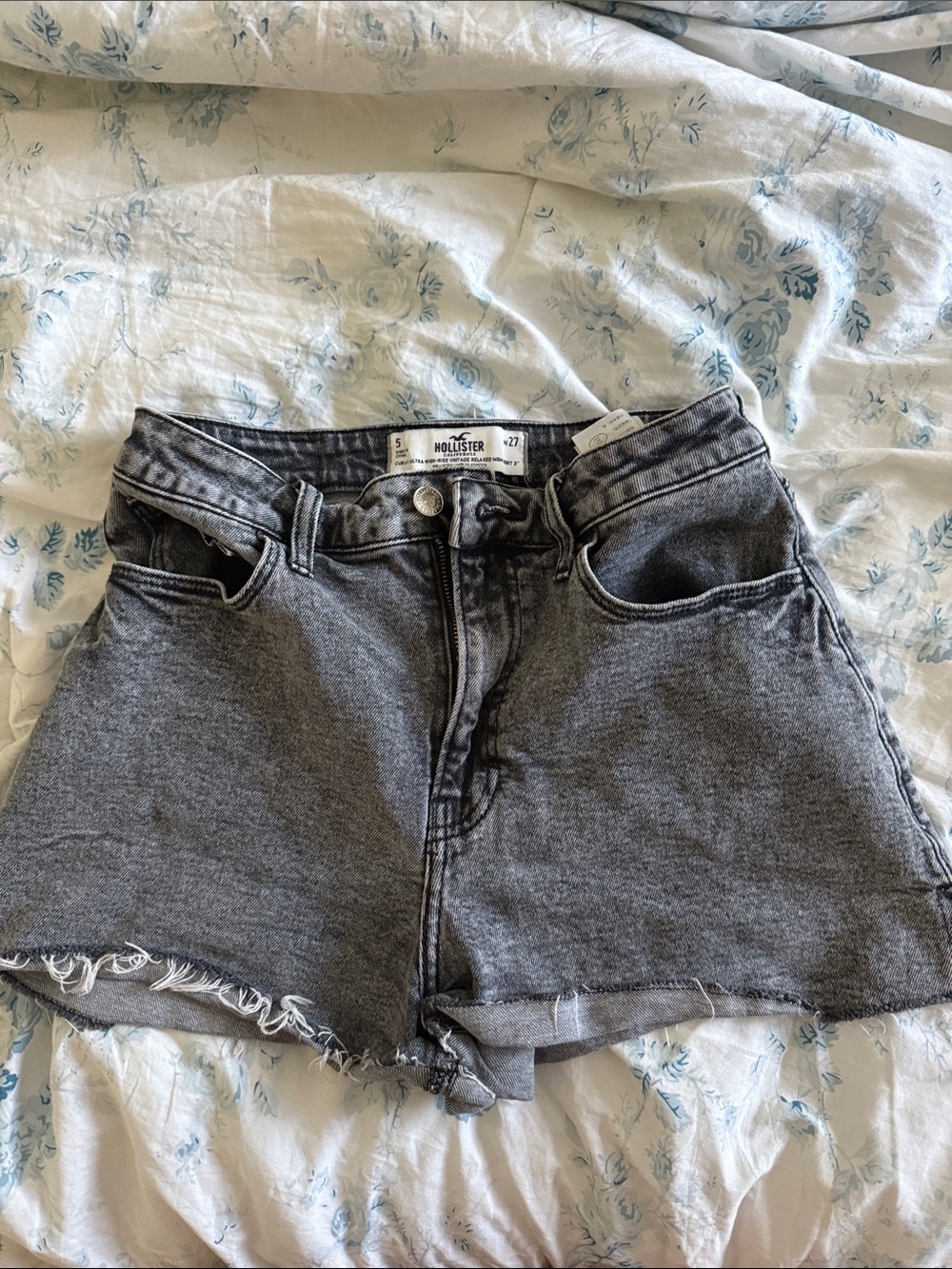 Hollister Women's Charcoal Gray Denim Cutoff Shorts size 5 w27